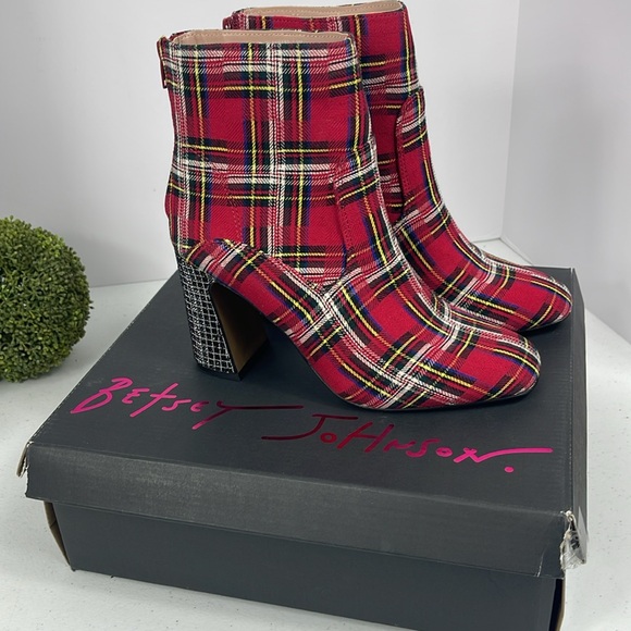 BETSEY JOHNSON
BLANCHE RHINESTONE ZIP UP ANKLE BOOTS Sz 7.5 - Picture 12 of 12